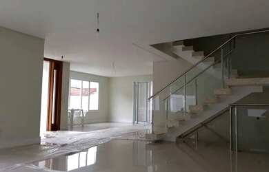 Imagem 1: Sobrado novo, com 313m², piscina, 3 suítes e 6 vagas no Jardim Ibiratiba