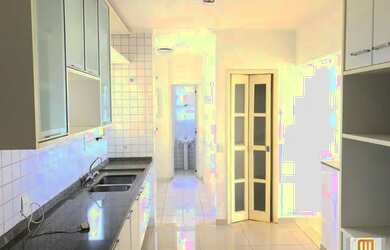 Imagem: O apartamento possui 3 Dormitórios, 5 Banheiros, 2 Vagas na