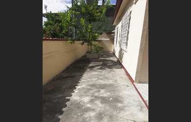 Imagem: A casa possui 1 Dormitório, 1 Banheiro, 90m² de Área e está