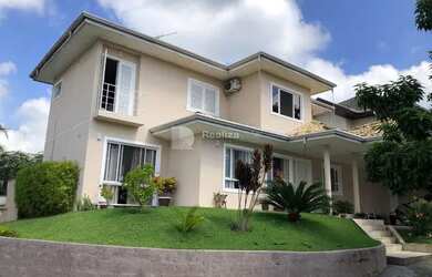 Imagem: A casa em condomínio possui 4 Dormitórios, 4 Banheiros, 3