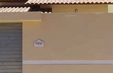 Imagem: A casa possui 3 Dormitórios, 1 Banheiro, 1 Vaga na garagem