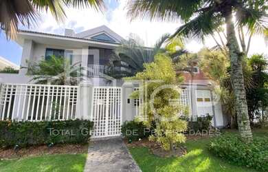 Imagem: A casa em condomínio possui 4 Dormitórios, 1 Banheiro, 3 Vagas