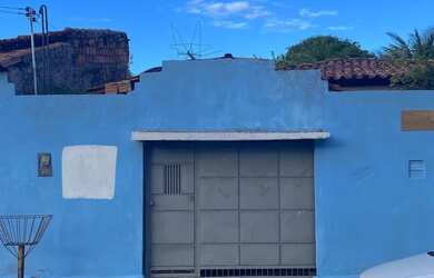 Imagem: A casa possui 3 Dormitórios, 2 Banheiros, 1 Vaga na garagem