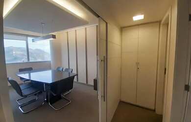 Imagem: O depósito possui 2 Vagas na garagem e está localizado em