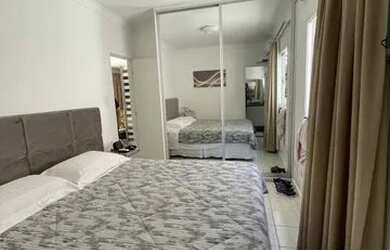 Imagem: A casa possui 3 Dormitórios, 3 Banheiros, 2 Vagas na garagem