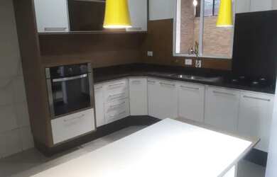 Imagem: A casa em condomínio possui 3 Dormitórios, 3 Banheiros, 2