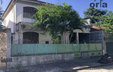 Imagem: A casa em condomínio possui 4 Dormitórios, 3 Banheiros, 2