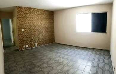 Imagem: O apartamento possui 3 Dormitórios, 1 Banheiro, 1 Vaga na garagem