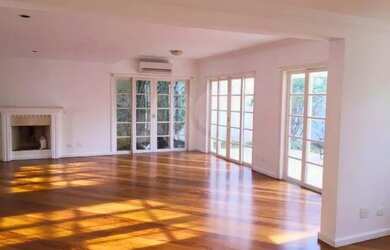 Imagem: A casa em condomínio possui 4 Dormitórios, 5 Banheiros, 4