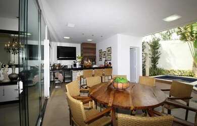 Imagem: A casa possui 3 Dormitórios, 3 Banheiros, 3 Vagas na garagem