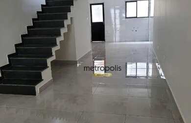 Imagem: A casa possui 3 Dormitórios, 4 Banheiros, 2 Vagas na garagem