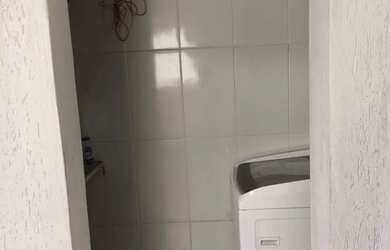 Imagem: A casa possui 3 Dormitórios, 2 Banheiros e Varanda e está