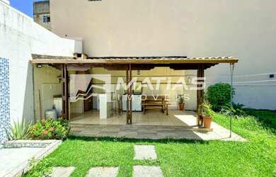 Imagem: A casa possui 3 Dormitórios, 1 Banheiro, 5 Vagas na garagem