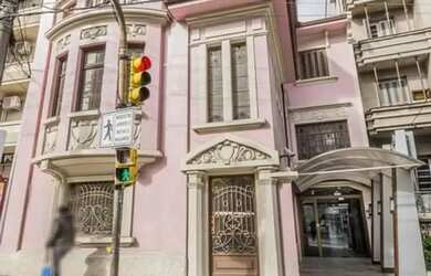 Imagem: O apartamento possui 1 Dormitório, 1 Banheiro, 1 Vaga na garagem