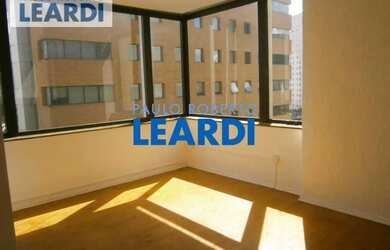 Imagem: O depósito possui 5 Vagas na garagem, 500m² de Área e está