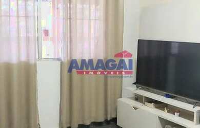 Imagem: A casa possui 3 Dormitórios, 1 Banheiro, 3 Vagas na garagem