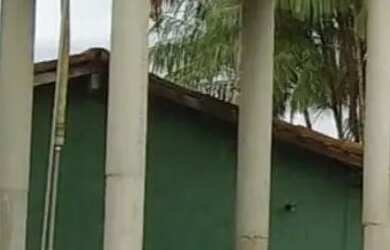 Imagem: A casa possui 2 Dormitórios, Acomodam 5 pessoas e está localizado