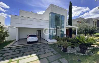 Imagem: A casa em condomínio possui 4 Dormitórios, 1 Banheiro, 2 Vagas