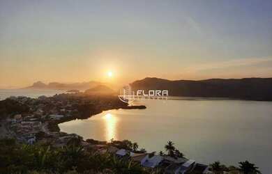 Imagem: O terreno possui 348m² de Área e está localizado em Camboinhas