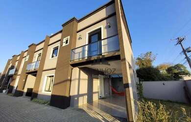 Imagem: A casa possui 3 Dormitórios, 2 Banheiros, 2 Vagas na garagem