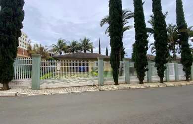 Imagem: A casa em condomínio possui 3 Dormitórios, 4 Banheiros, 5