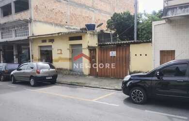 Imagem: A casa possui 4 Dormitórios, 3 Banheiros, 1 Vaga na garagem