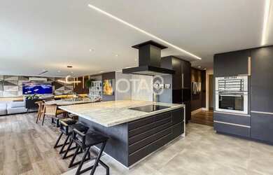 Imagem: O apartamento possui 3 Dormitórios, 5 Banheiros, 2 Vagas na