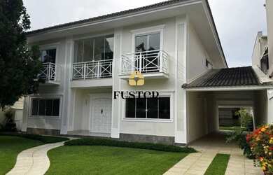 Imagem: A casa em condomínio possui 4 Dormitórios, 5 Banheiros, 3