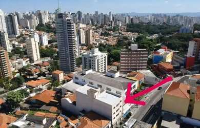 Imagem: O depósito possui 5 Vagas na garagem e 981m² de Área e está
