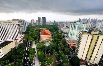Imagem: O apartamento possui 3 Dormitórios, 3 Banheiros, 196m² de