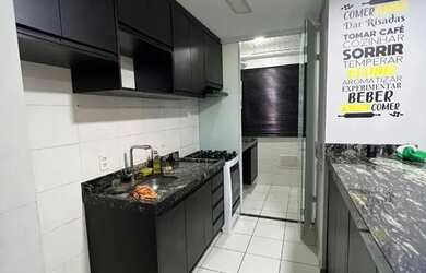 Imagem: O apartamento possui 2 Dormitórios, 1 Banheiro, 1 Vaga na garagem