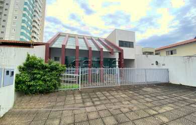 Imagem: O depósito possui 5 Vagas na garagem, 758m² de Área e está