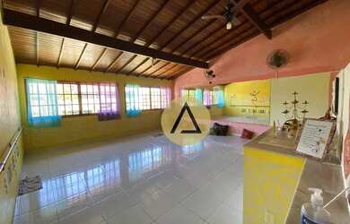 Imagem: A casa possui 5 Dormitórios, 4 Banheiros, 4 Vagas na garagem