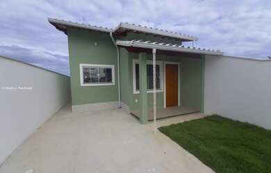 Imagem: A casa possui 2 Dormitórios, 1 Banheiro, 2 Vagas na garagem