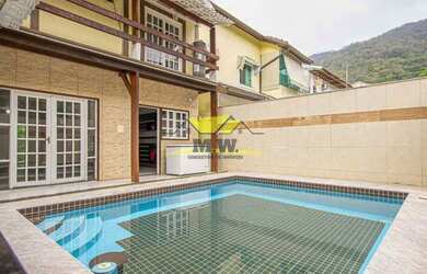 Imagem: A casa em condomínio possui 4 Dormitórios, 1 Banheiro, 2 Vagas