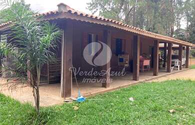 Imagem: A casa em condomínio possui 3 Dormitórios, 1 Banheiro, 1.860m²