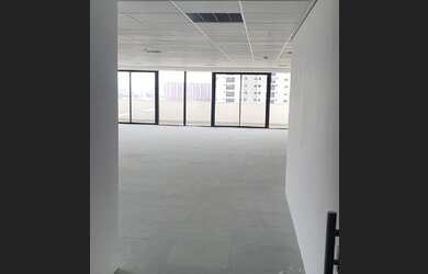 Imagem: O depósito possui 5 Vagas na garagem, 211m² de Área e está