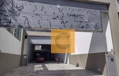 Imagem: O depósito possui 4 Vagas na garagem e 530m² de Área e está