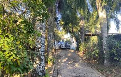 Imagem: A chácara possui 227m² de Área e está localizado em Colinas