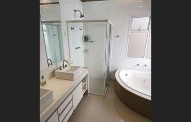 Imagem: A casa em condomínio possui 4 Dormitórios, 5 Banheiros, 5