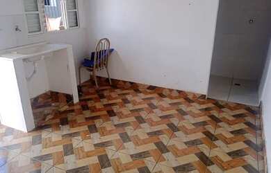 Imagem: A casa possui 1 Dormitório, 1 Banheiro e está localizado