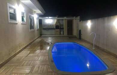 Imagem: A casa possui 3 Dormitórios, 3 Vagas na garagem e está localizado