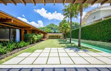 Imagem: A casa em condomínio possui 4 Dormitórios, 5 Banheiros, 1.519m²