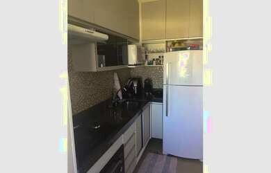 Imagem: O apartamento possui 2 Dormitórios, 1 Banheiro, 1 Vaga na garagem