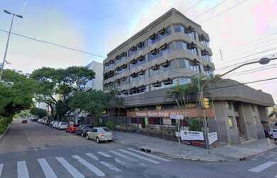 Imagem: O depósito possui 2 Vagas na garagem, 110m² de Área e está