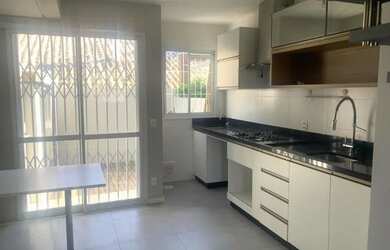 Imagem: A casa possui 2 Dormitórios, 3 Banheiros, 1 Vaga na garagem