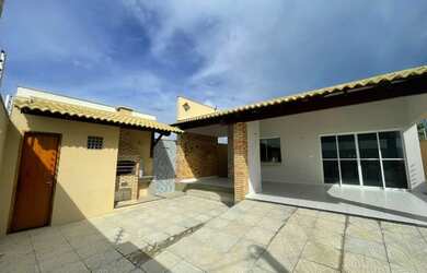 Imagem: A casa possui 3 Dormitórios, 2 Vagas na garagem e está localizado