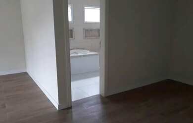 Imagem 12: Sobrado novo, com 313m², piscina, 3 suítes e 6 vagas no Jardim Ibiratiba