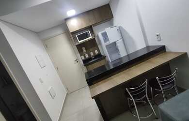 Imagem: O apartamento possui 1 Dormitório, 1 Banheiro, 1 Vaga na garagem