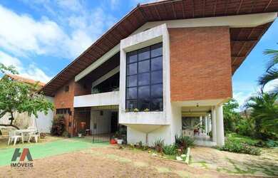 Imagem: A casa possui 4 Dormitórios, 5 Banheiros, 5 Vagas na garagem